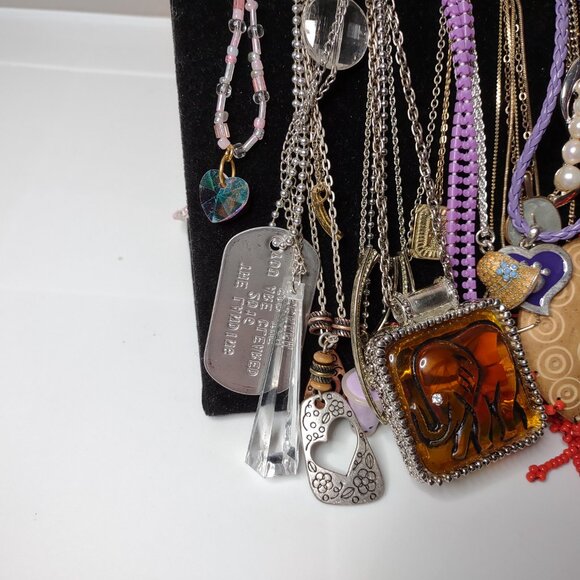 Lot Of Over 30 Pendant Necklaces - Picture 4 of 14